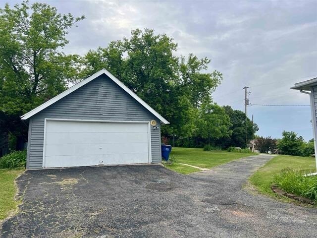 More Photos Of 400 N Genesee St, Wittenberg Office For Sale