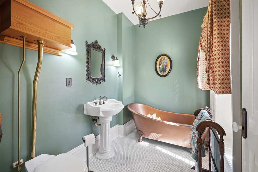 More Photos Of 403 E Adams St, Sandusky Hospitality For Sale