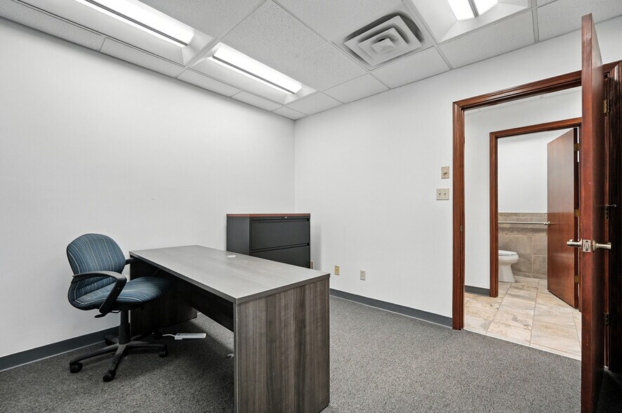 More Photos Of 5636 Bridgetown Rd, Cincinnati Medical For Sale