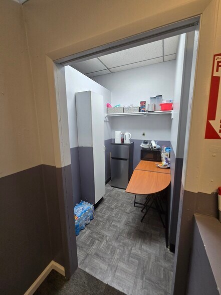 More Photos Of 1103-1105 Sunset Rd, Burlington Unknown For Lease