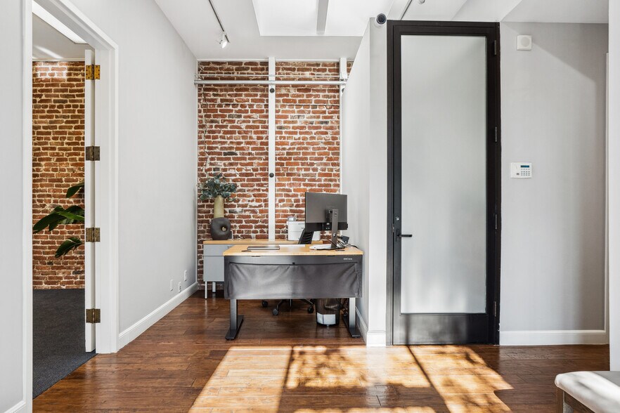 More Photos Of 247 High St, Palo Alto Office For Lease