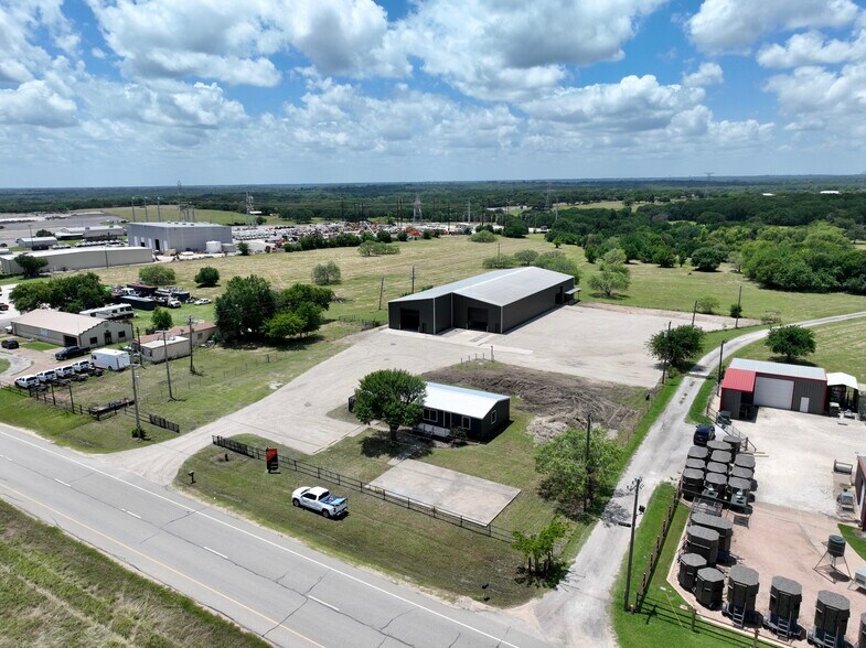More Photos Of 4528 S Interstate 35, Alvarado Warehouse For Lease