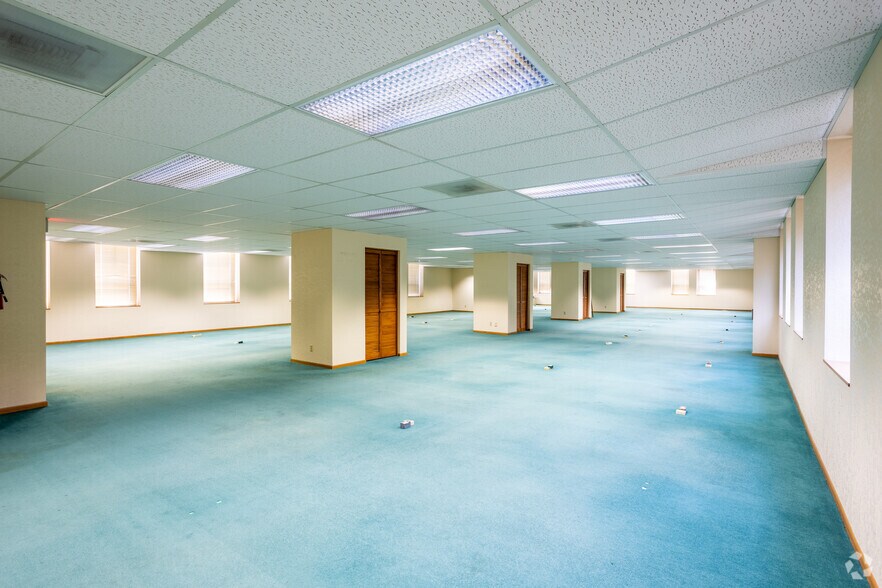 More Photos Of 1003 Central Ave, Fort Dodge Office For Sale