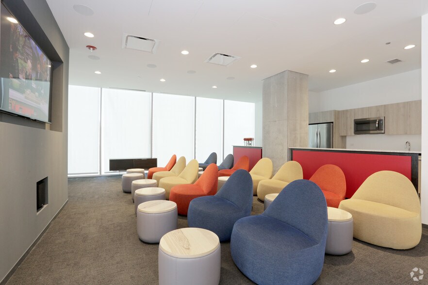 More Photos Of 220 E Illinois St, Chicago Apartments For Lease