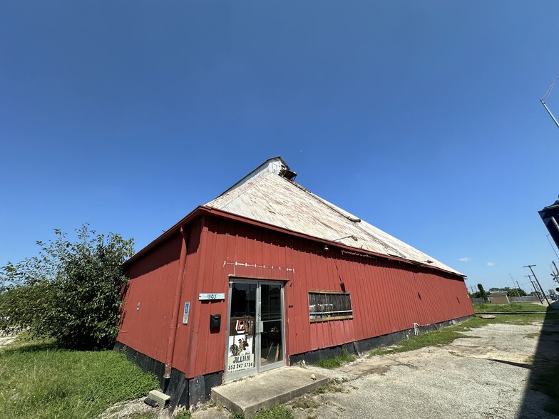 Primary Photo Of 303 S 7th St, Corsicana General Retail For Sale