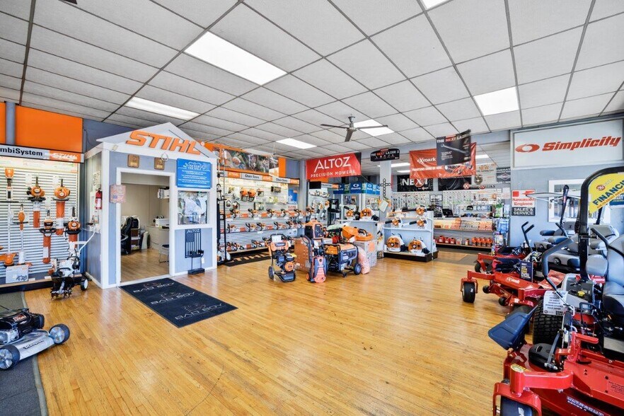 More Photos Of 9800 S Congress St, New Market Auto Repair For Sale