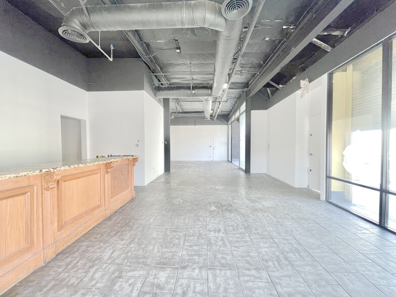 More Photos Of 1001 S Maple Ave, Los Angeles Storefront For Lease