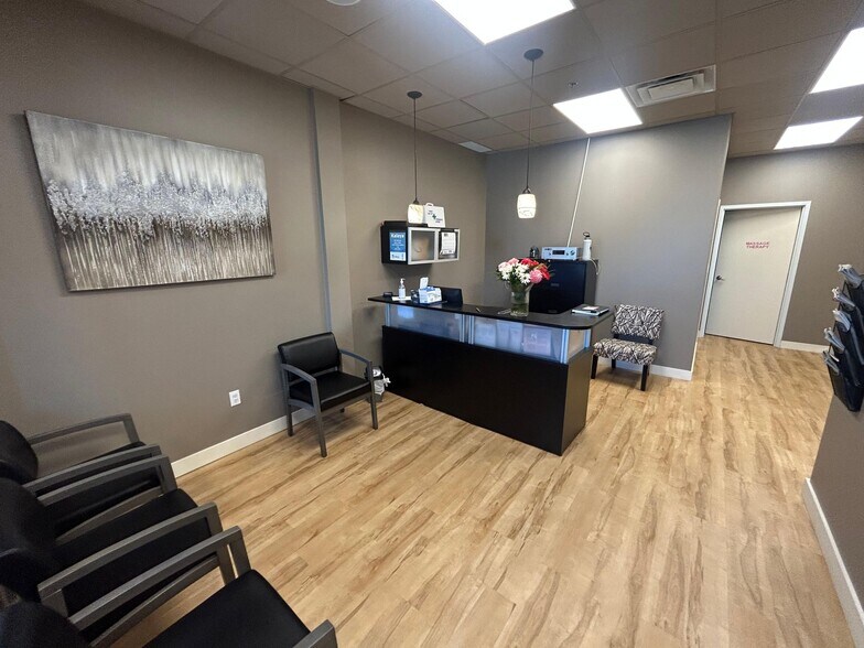 More Photos Of 620 Davenport Rd, Waterloo Freestanding For Lease