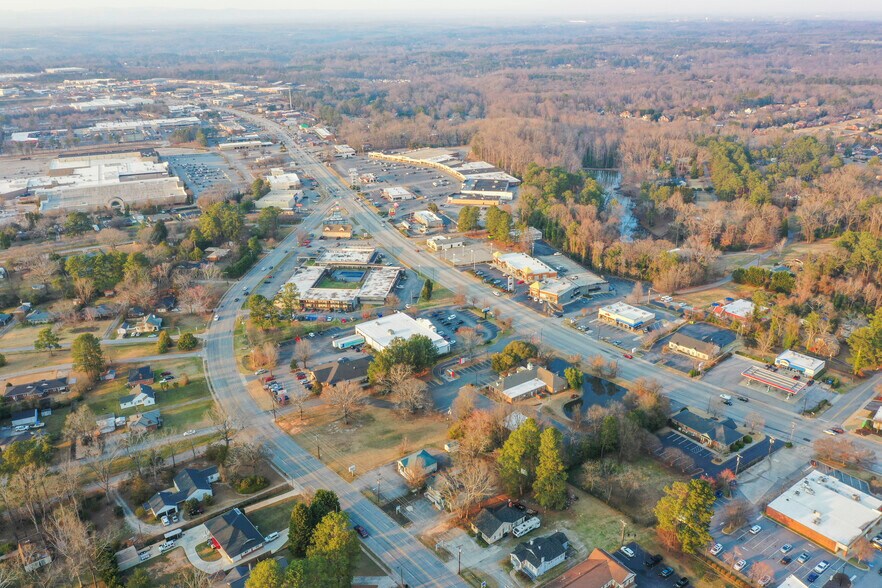 More Photos Of 2816 E North Ave, Anderson Funeral Home For Lease