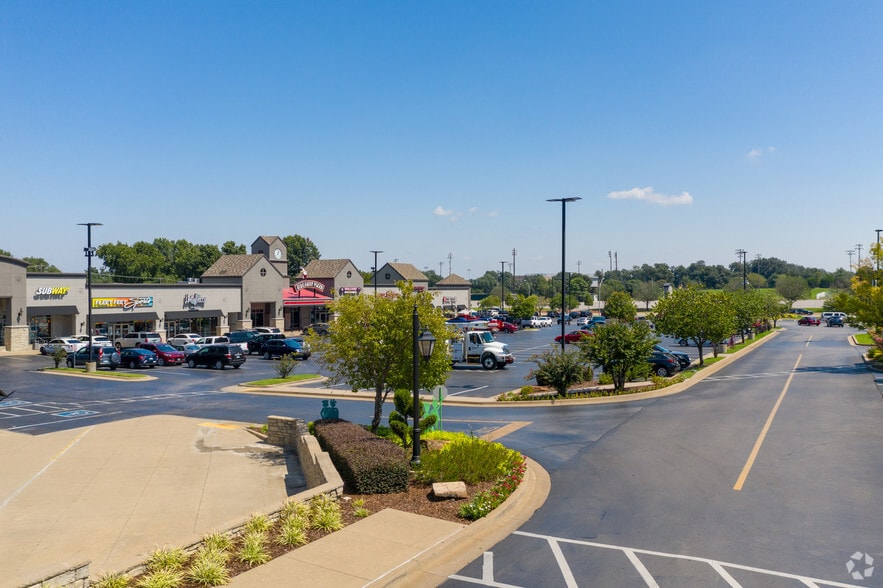 More Photos Of 6006-6040 S Yale Ave, Tulsa Unknown For Lease