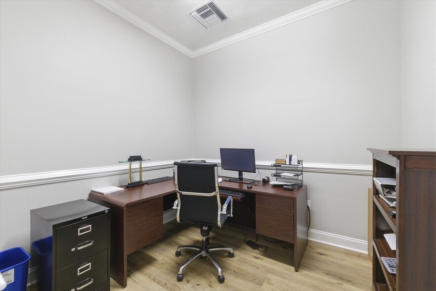 More Photos Of 1574 Village Square Blvd, Tallahassee Office For Lease