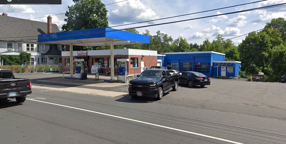 Primary Photo Of 161 Main St, Winsted Service Station For Lease