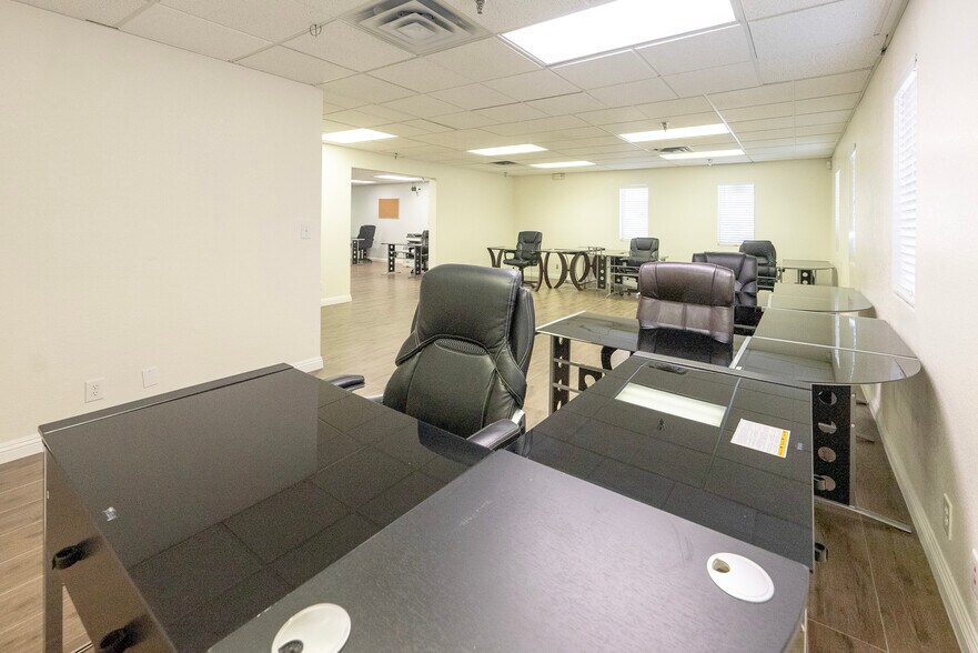More Photos Of 5430 W Sahara Ave, Las Vegas Office For Lease