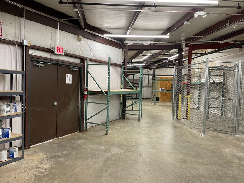 More Photos Of 3201-3301 Armar Dr, Marion Coworking Space