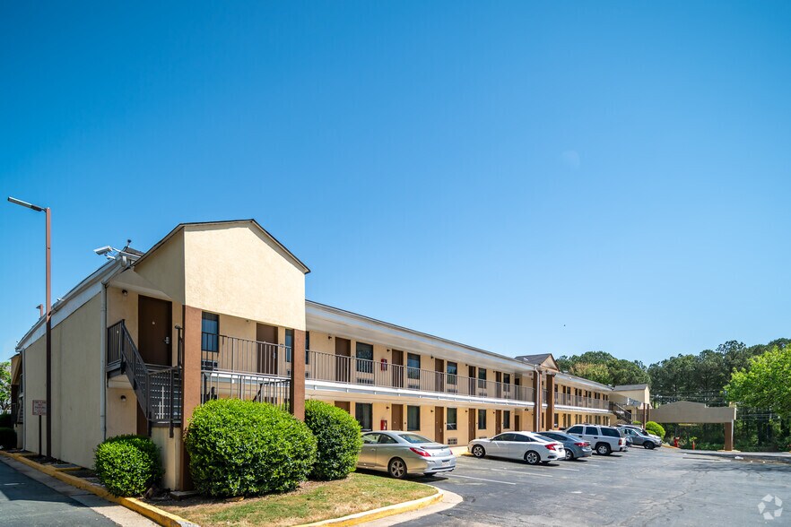 More Photos Of 4505 Best Rd, Atlanta Hotel For Sale
