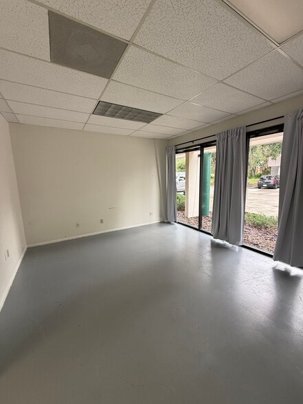 More Photos Of 1748 Independence Blvd, Sarasota Light Manufacturing For Lease