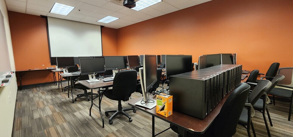 More Photos Of 1010 O'Neill Hwy, Dunmore Storefront For Lease