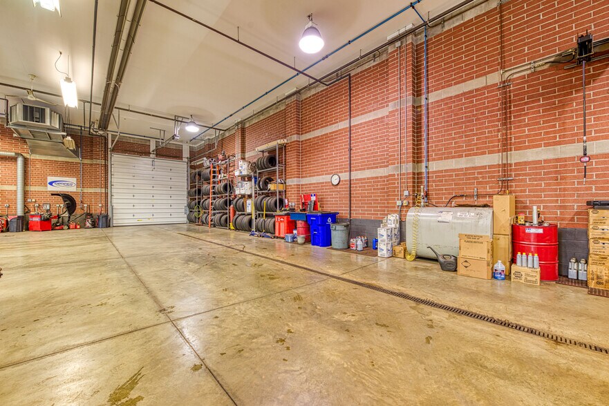 More Photos Of 5071 OH-43 Rd, Kent Auto Repair For Sale
