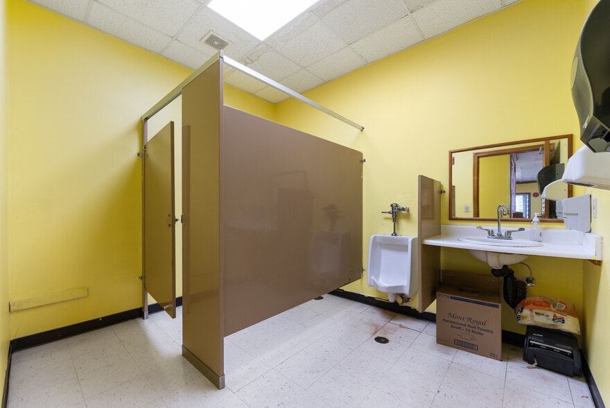 More Photos Of 605 Silver St, Agawam Storefront Retail Office For Sale