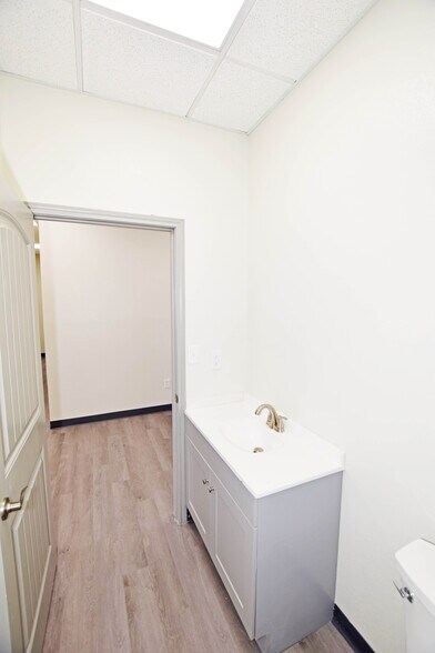 More Photos Of 1210 Edgewood ave, Odessa Industrial For Lease