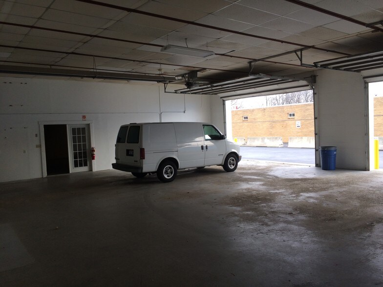 More Photos Of 2419 E High St, Springfield Storefront For Sale