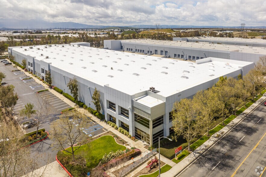 More Photos Of 5250 Ontario Mills Pky, Ontario Warehouse For Lease