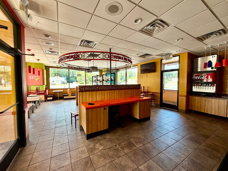 More Photos Of 302 N Main St, Cedartown Freestanding For Lease