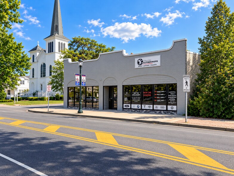 More Photos Of 320 Main St, Islip Storefront For Lease