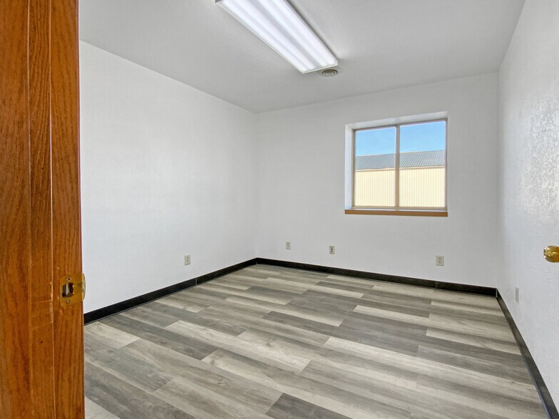 More Photos Of 411 Lorry St, Amherst Manufacturing For Sale