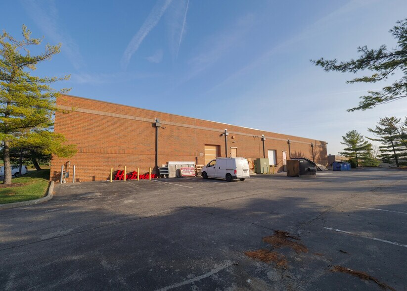 More Photos Of 733 Green Crest Dr, Westerville Research And Development For Lease