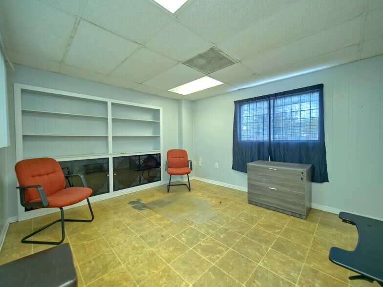 More Photos Of 1451 E Jefferson St, Brooksville Flex For Lease