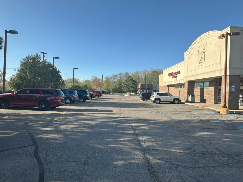 More Photos Of 29200 6 Mile Rd, Livonia Drugstore For Sale