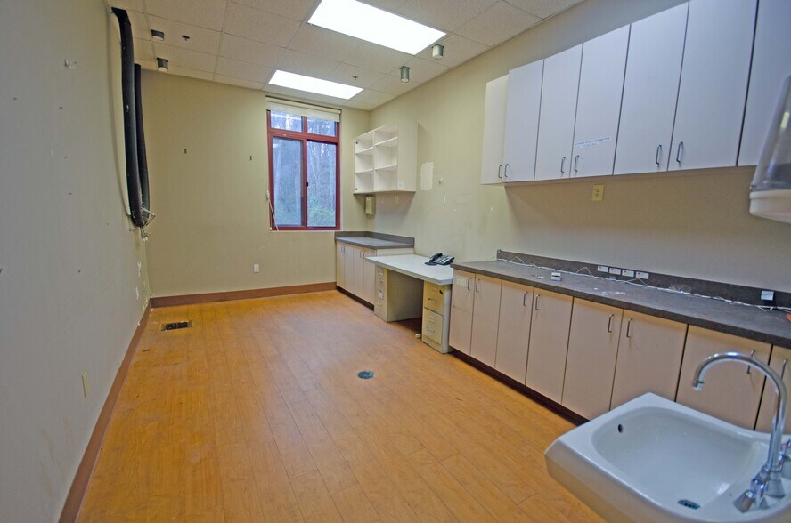 More Photos Of 1922 K M Wicker Memorial Dr, Sanford Medical For Lease