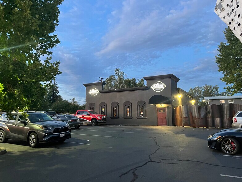 More Photos Of 1201 Market St, Redding Restaurant For Lease