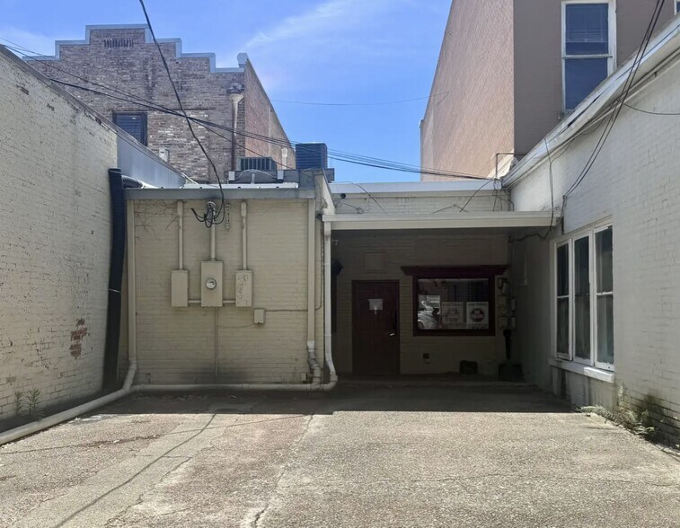 More Photos Of 203 E Thomas St, Hammond Office For Sale