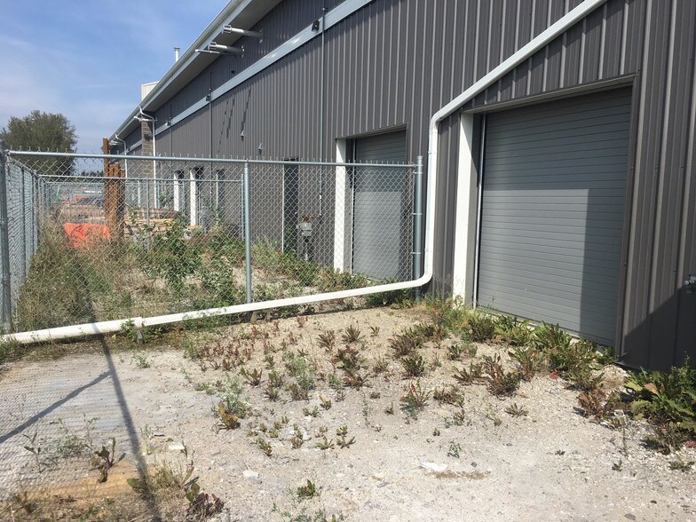 More Photos Of 974 Boulder Blvd, Stony Plain Warehouse For Lease