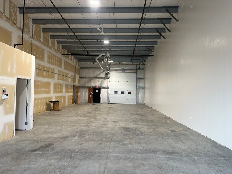 More Photos Of 11129 83rd Ave, Fort Saskatchewan Warehouse For Sale