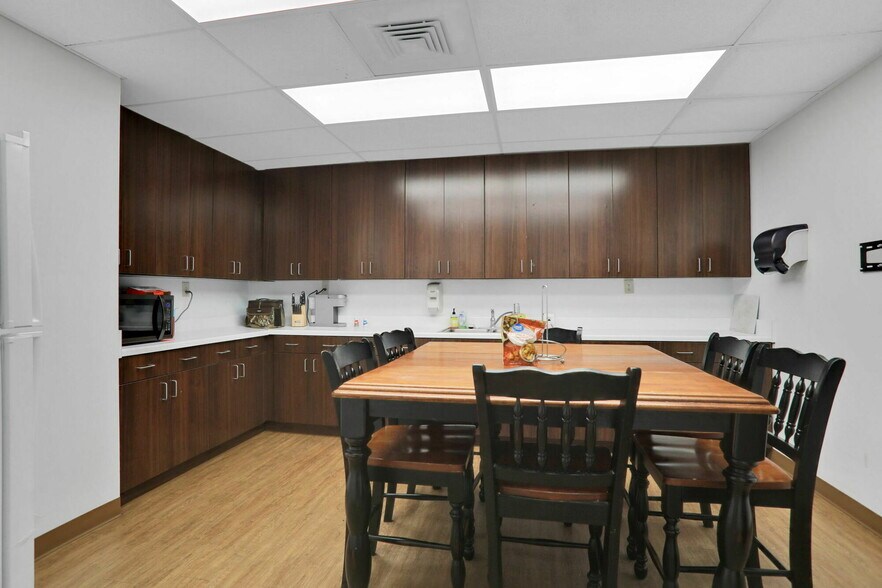 More Photos Of 1712-1736 University Blvd S, Jacksonville Medical For Sale