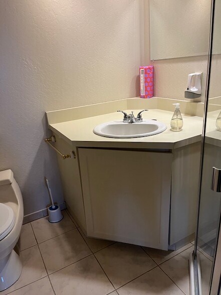 More Photos Of 3351 Lake Tahoe Blvd, South Lake Tahoe Office Residential For Lease