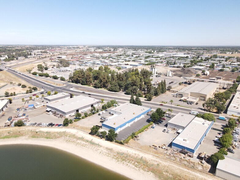 More Photos Of 3505 W Ashlan Ave, Fresno Warehouse For Lease