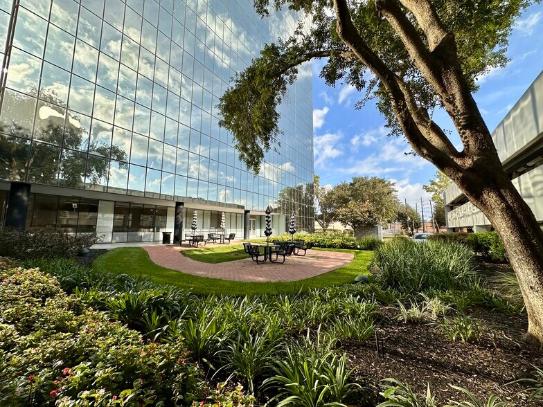 More Photos Of 13430 Northwest Fwy, Houston Office For Lease