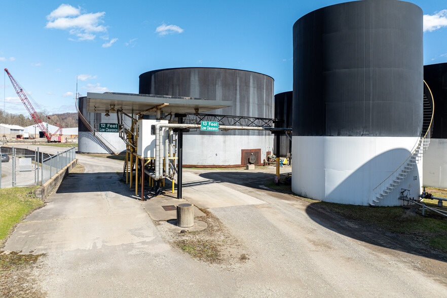 More Photos Of 700 Riverside Dr, Freeport Industrial For Sale