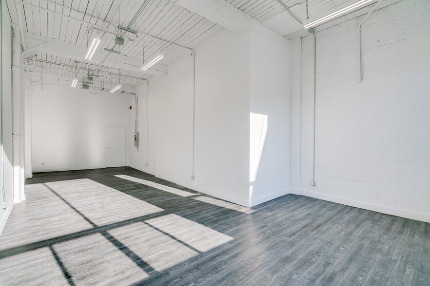 More Photos Of 276 Carlaw Av, Toronto Showroom For Lease