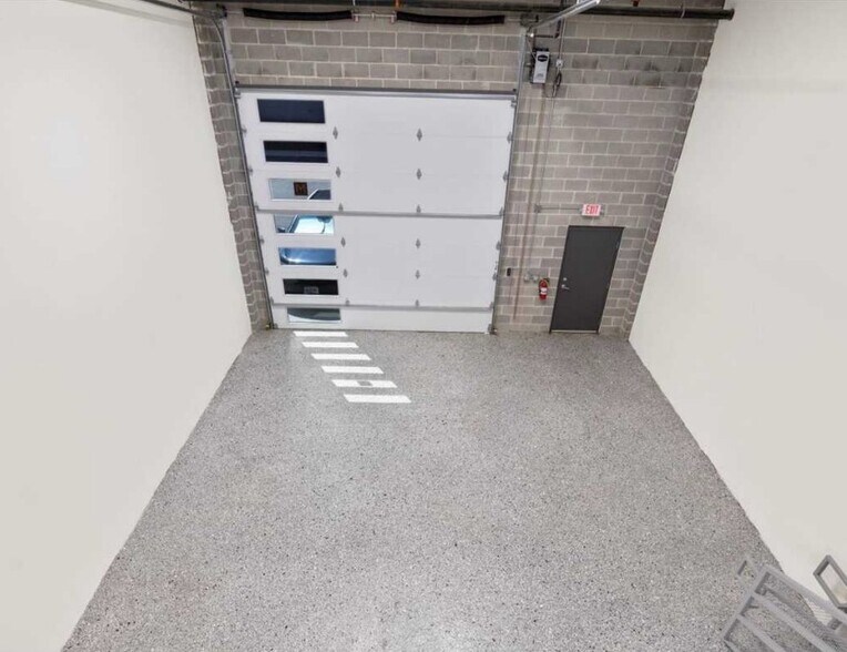 More Photos Of 2100 Double Creek Dr, Round Rock Warehouse For Lease