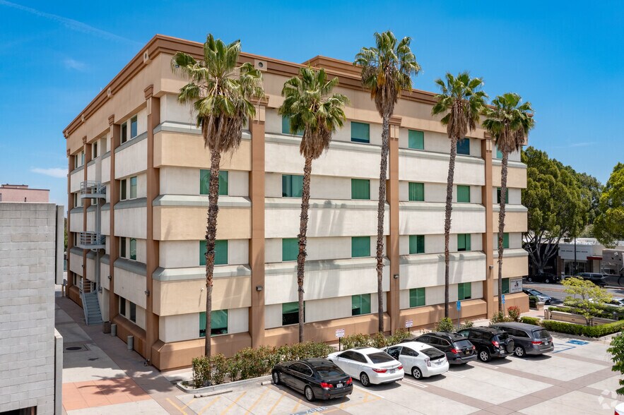 More Photos Of 133 N Altadena Dr, Pasadena Unknown For Lease
