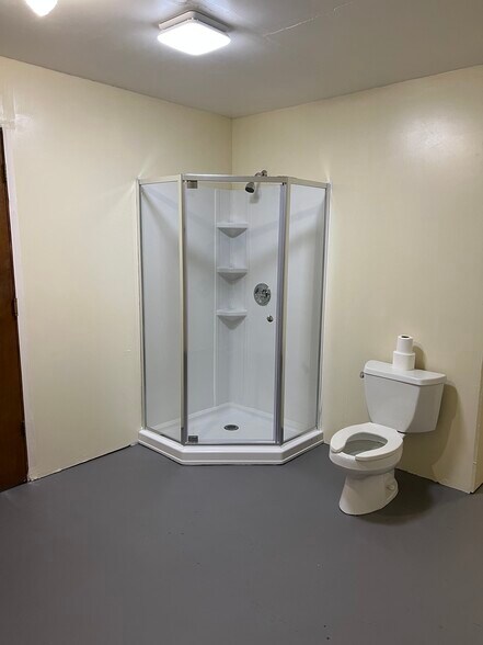 More Photos Of 48017 Highway 58, Oakridge Storefront For Sale