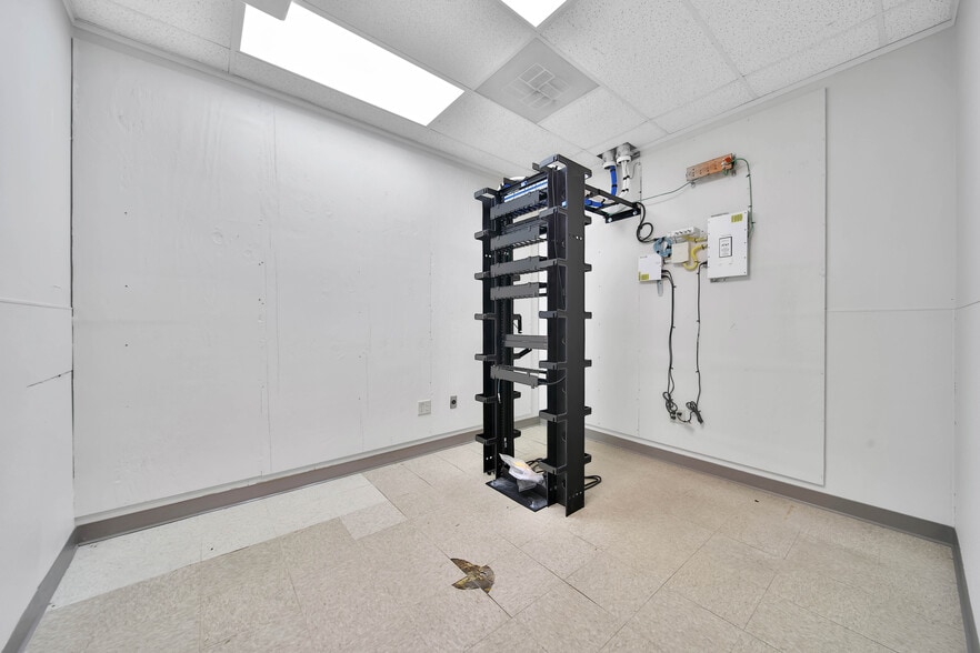 More Photos Of 12036 Airline Dr, Houston Medical For Sale