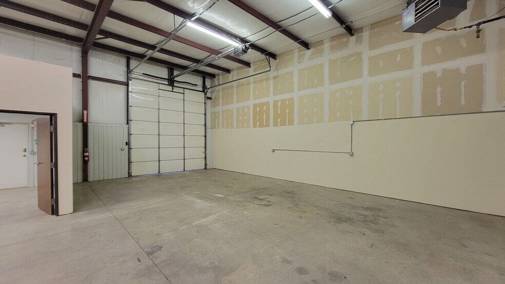 More Photos Of 3547 Macdonnell Dr, Norman Industrial For Lease