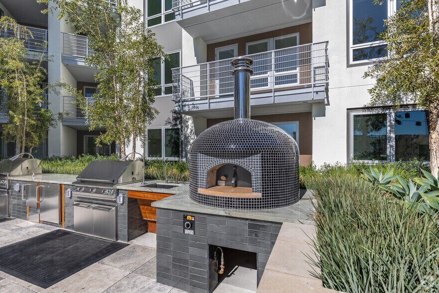 More Photos Of 585 Anton Blvd, Costa Mesa Apartments For Lease