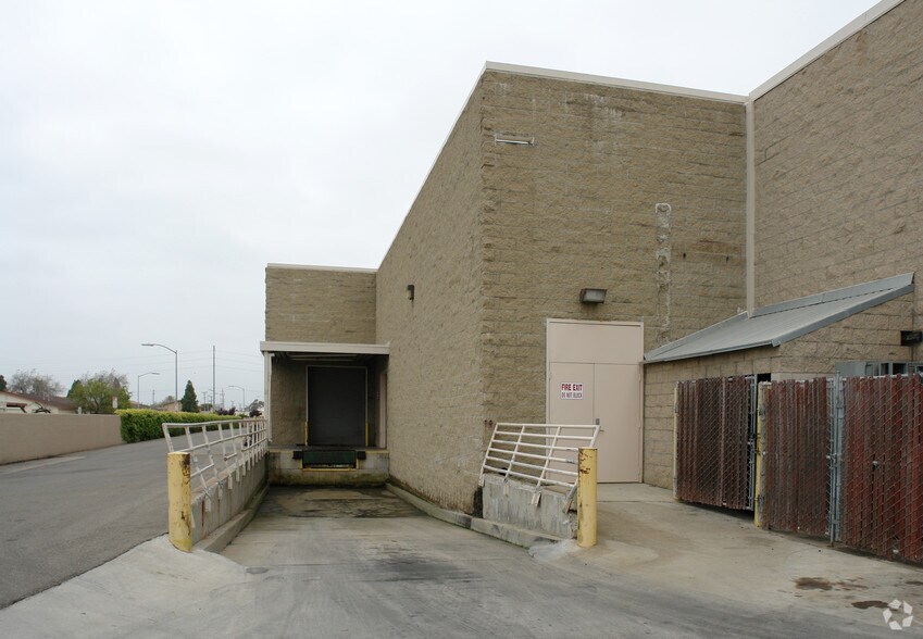 More Photos Of 1711-1723 S Broadway Dr, Santa Maria General Retail For Lease